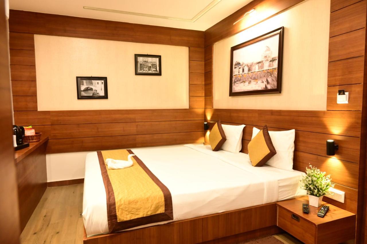 Hotel Silkhouse Premier Danapur Exterior photo