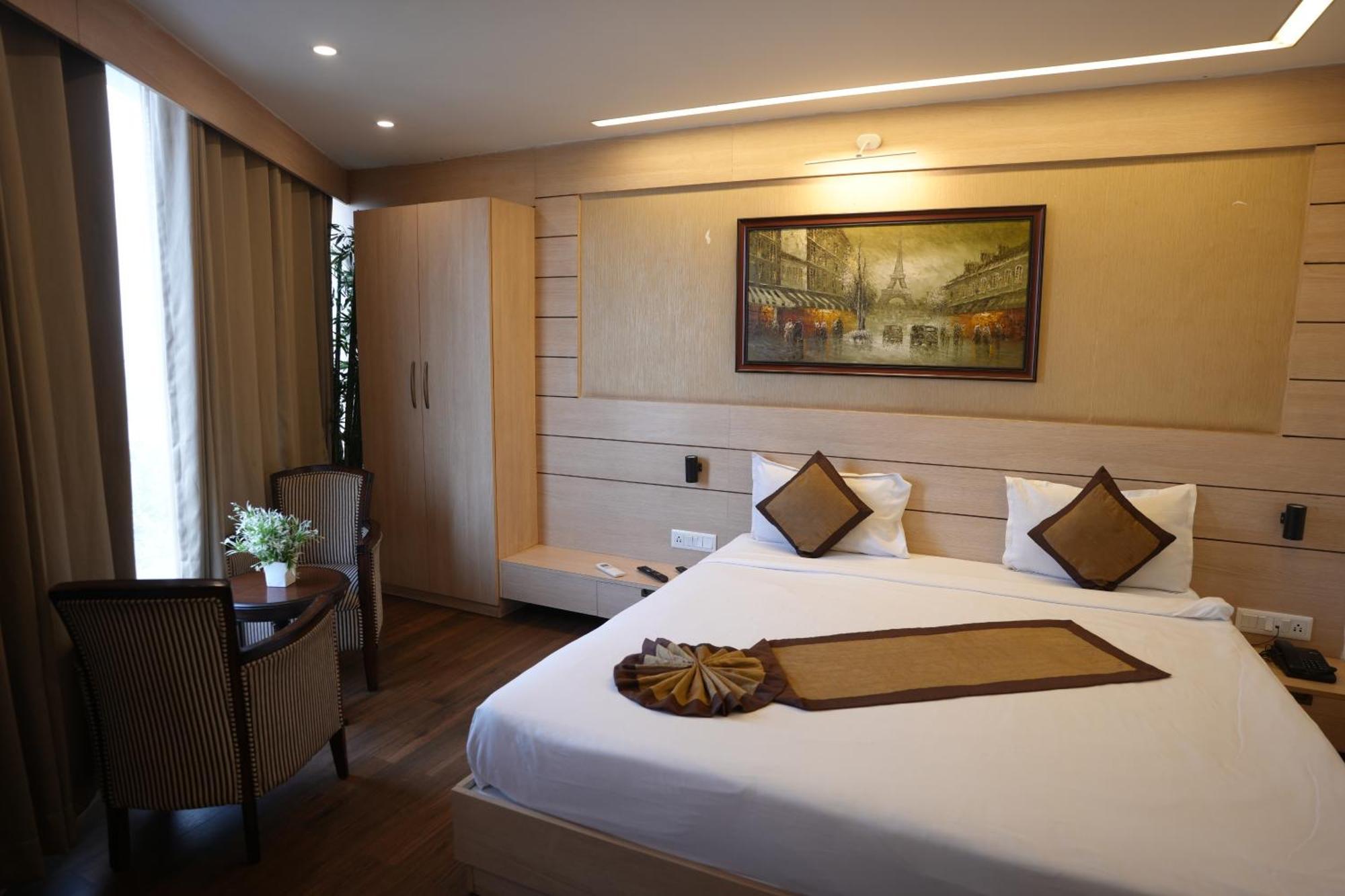 Hotel Silkhouse Premier Danapur Exterior photo