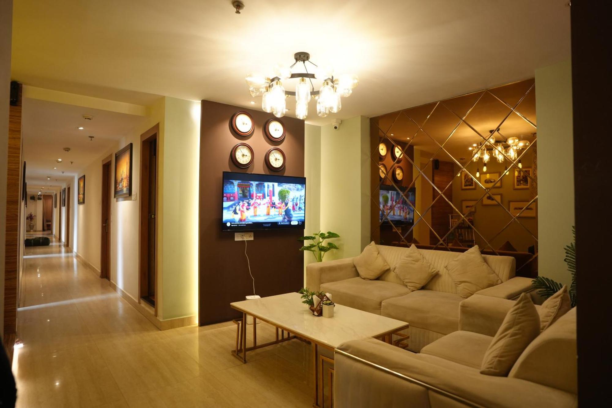 Hotel Silkhouse Premier Danapur Exterior photo