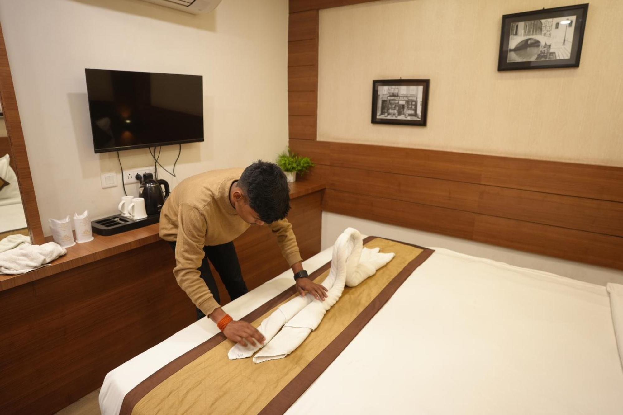 Hotel Silkhouse Premier Danapur Exterior photo