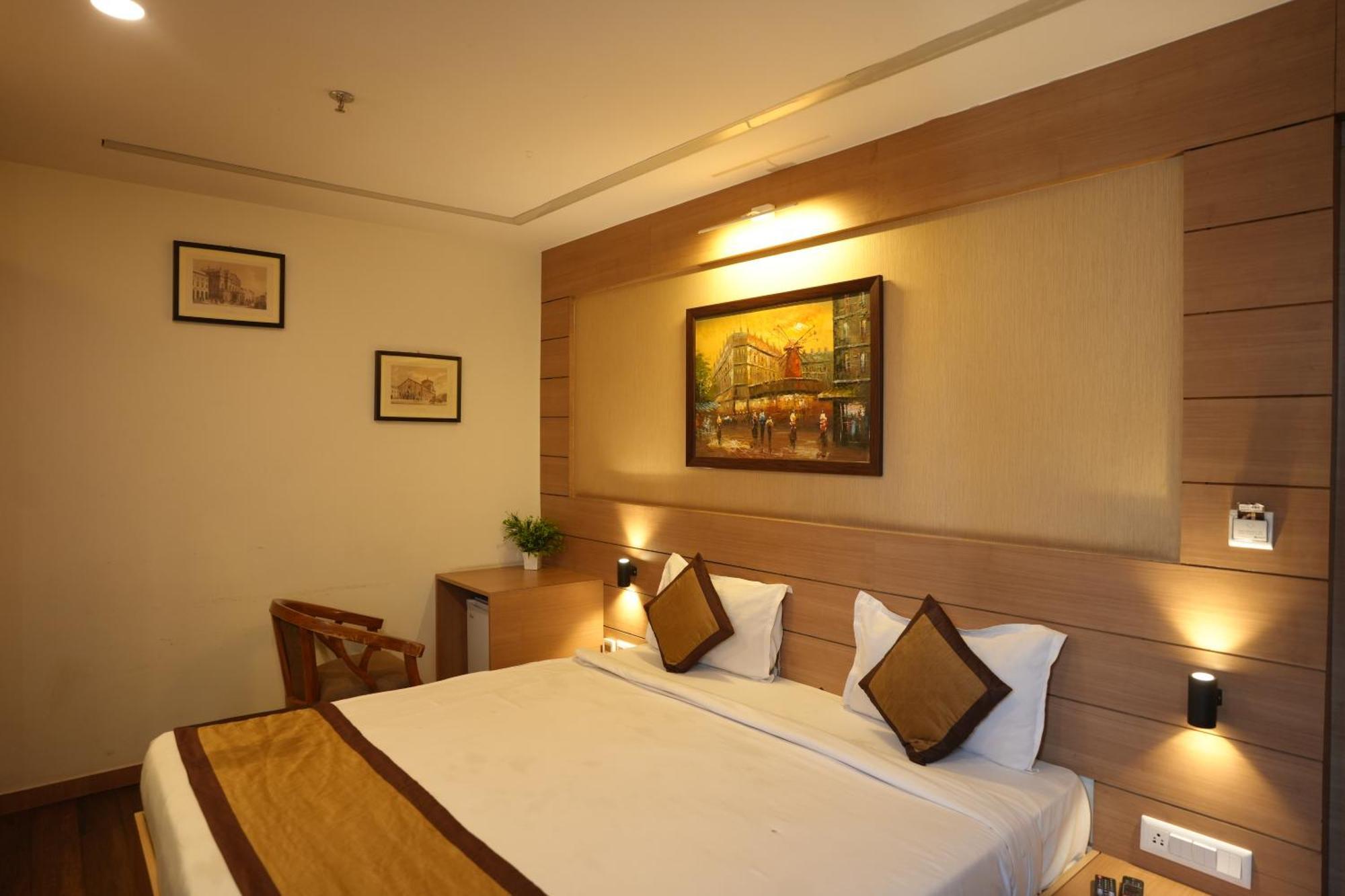 Hotel Silkhouse Premier Danapur Exterior photo