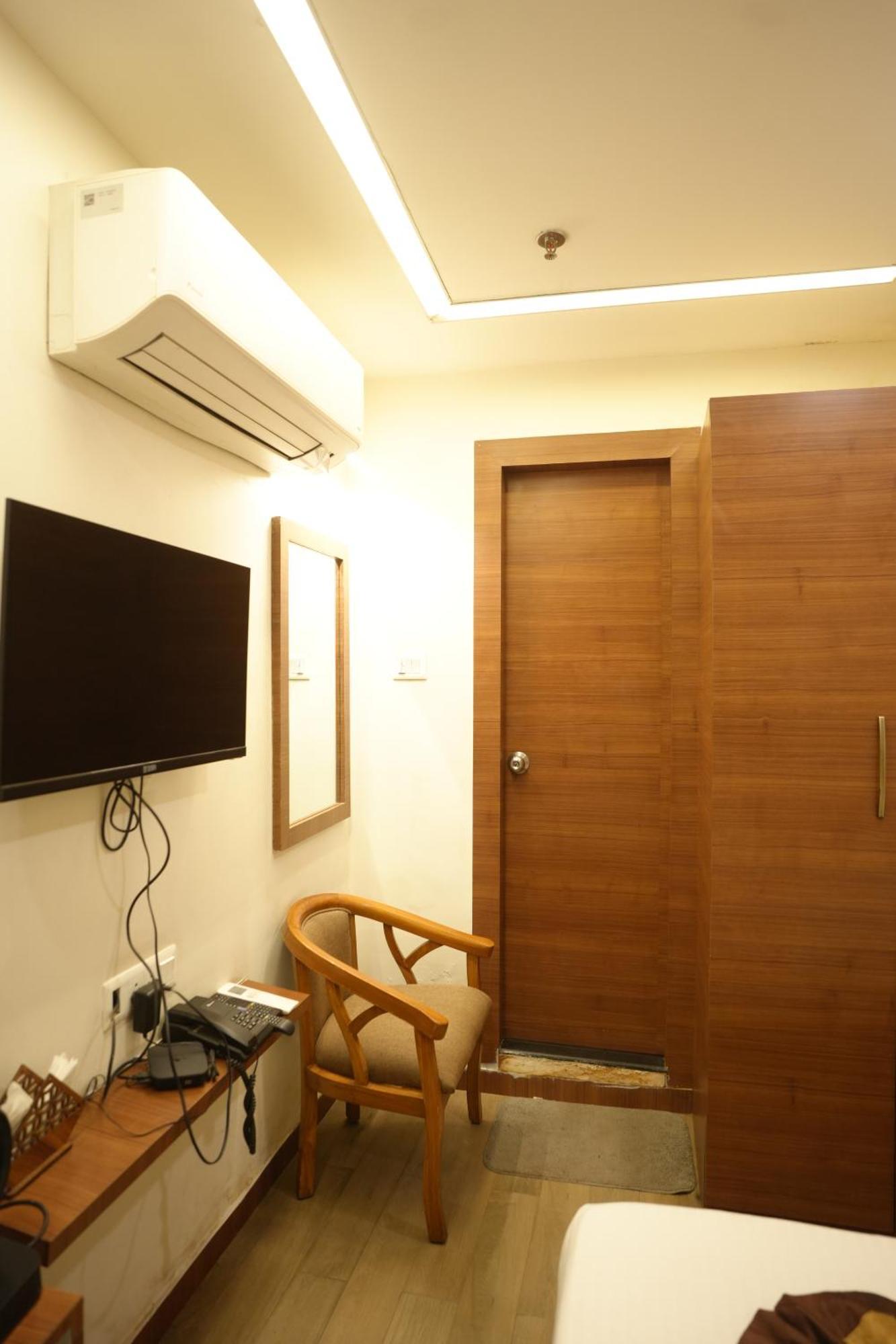 Hotel Silkhouse Premier Danapur Exterior photo