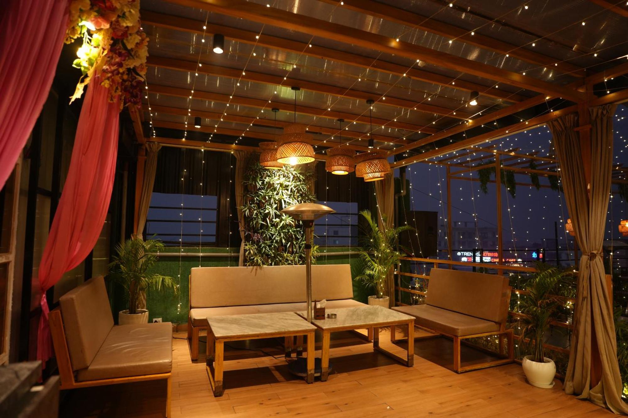 Hotel Silkhouse Premier Danapur Exterior photo