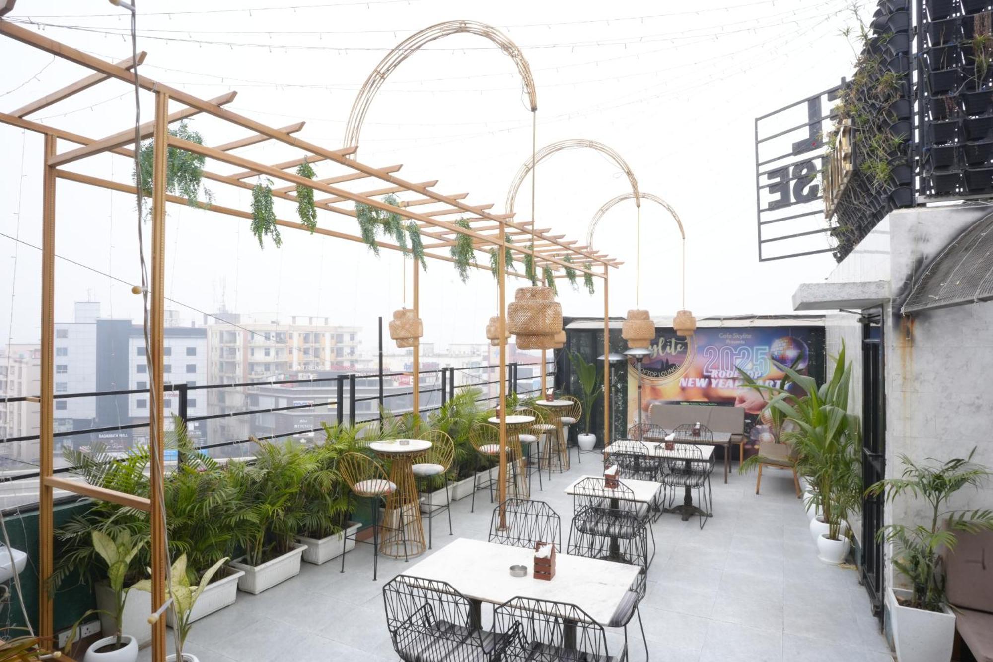 Hotel Silkhouse Premier Danapur Exterior photo
