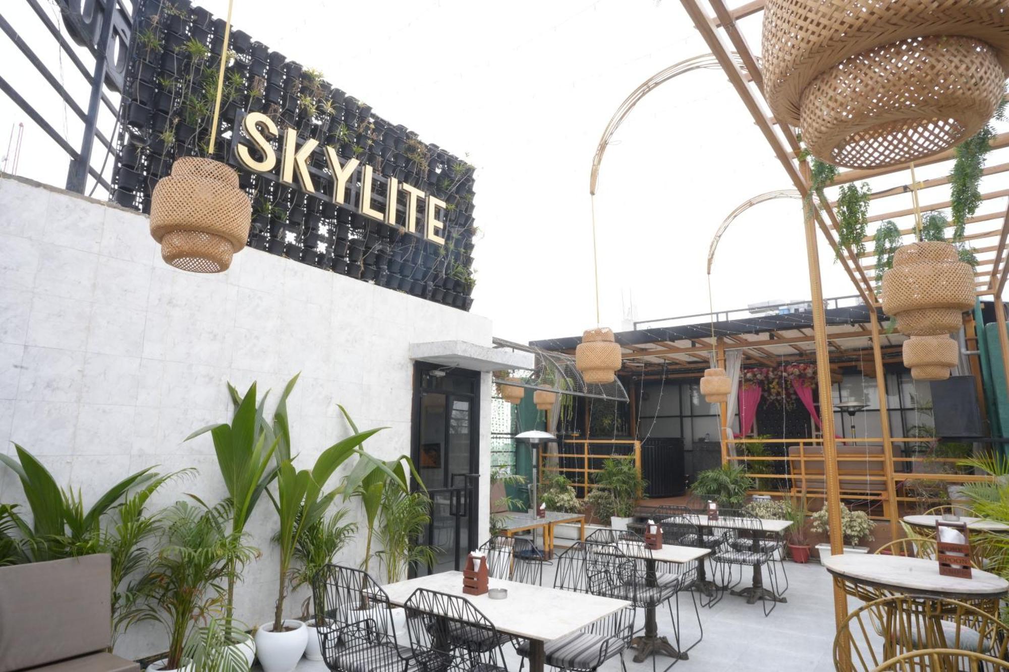 Hotel Silkhouse Premier Danapur Exterior photo