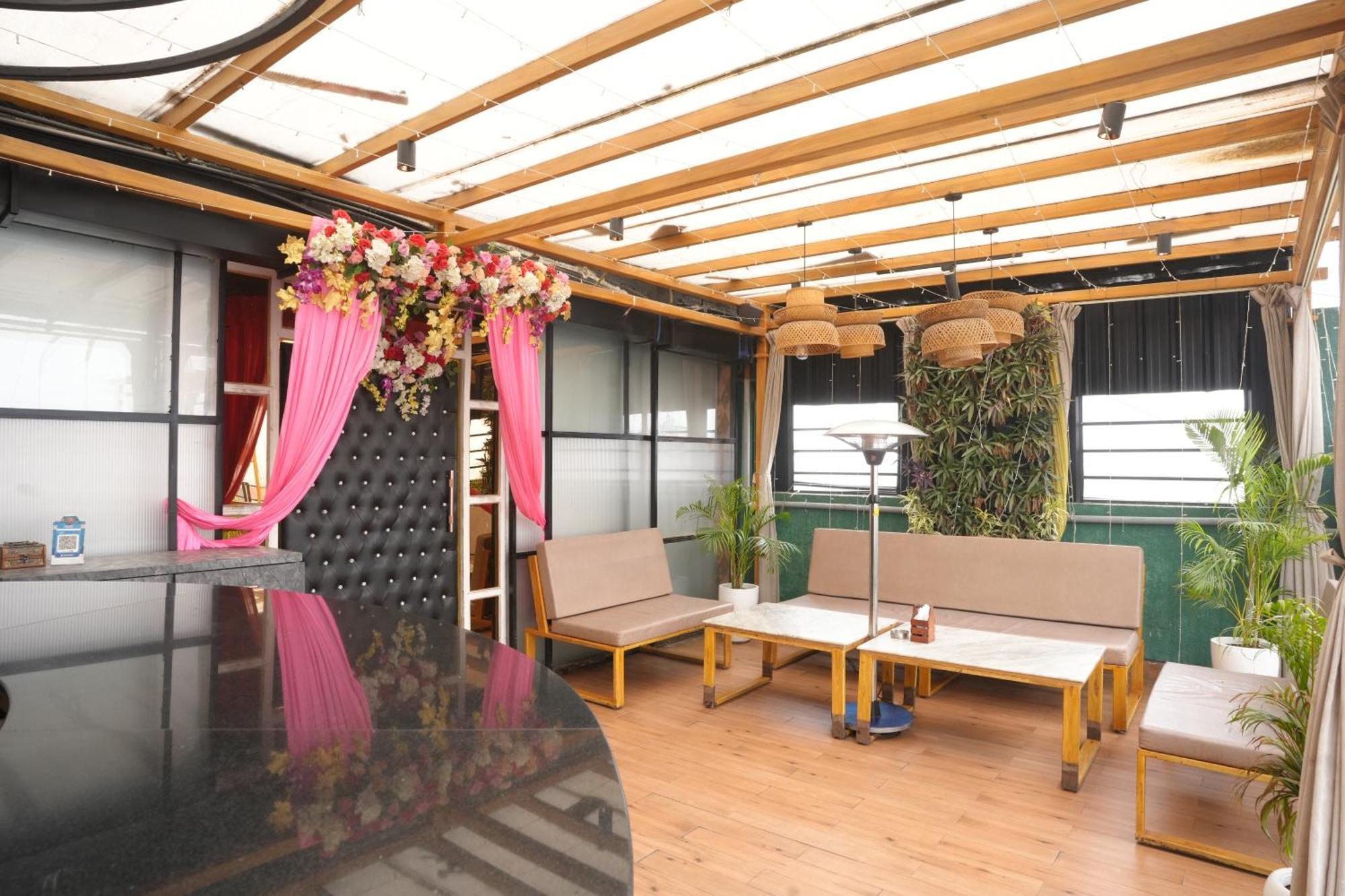 Hotel Silkhouse Premier Danapur Exterior photo